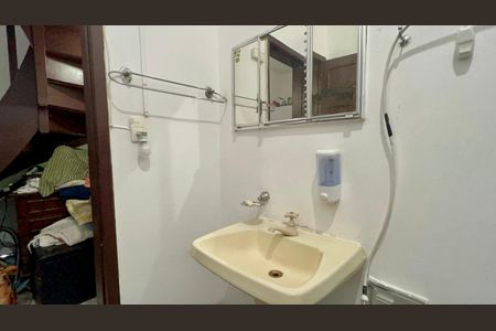Casa à venda com 130m², 3 quartos e sem vagaBanheiro