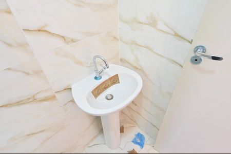 Banheiro Social de kitnet/studio para alugar com 1 quarto, 16m² em Vila do Encontro, São Paulo