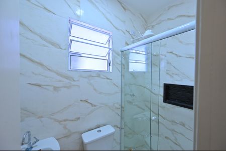 Banheiro Social de kitnet/studio para alugar com 1 quarto, 16m² em Vila do Encontro, São Paulo