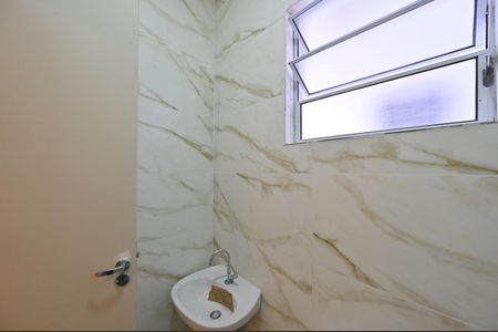 Banheiro Social de kitnet/studio para alugar com 1 quarto, 16m² em Vila do Encontro, São Paulo