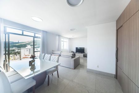 Apartamento para alugar com 168m², 4 quartos e 2 vagassala