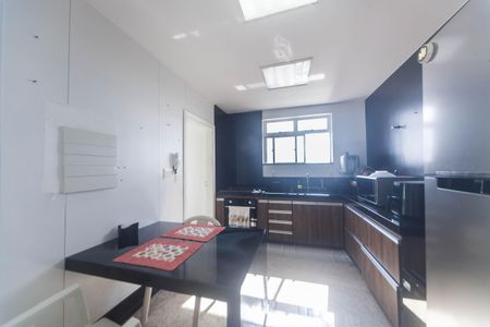 Apartamento para alugar com 168m², 4 quartos e 2 vagasCozinha