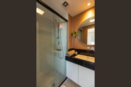 Banheiro de apartamento à venda com 1 quarto, 70m² em Cambuí, Campinas