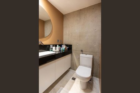 Banheiro de apartamento à venda com 1 quarto, 70m² em Cambuí, Campinas