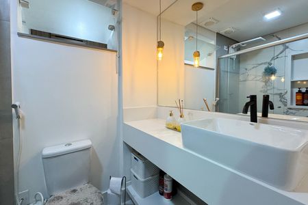 Apartamento à venda com 70m², 3 quartos e 1 vaga Apartamento à venda com 70m², 3 quartos e 1 vagaBanheiro Social