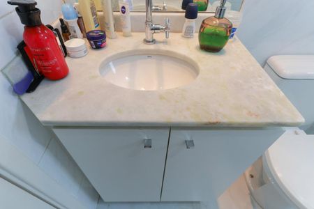 Apartamento à venda com 86m², 2 quartos e 2 vagas Apartamento à venda com 86m², 2 quartos e 2 vagasBanheiro da suíte