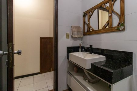 Casa para alugar com 410m², 6 quartos e 7 vagasBanheiro 1