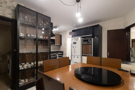 Casa para alugar com 410m², 6 quartos e 7 vagasCozinha - Armários