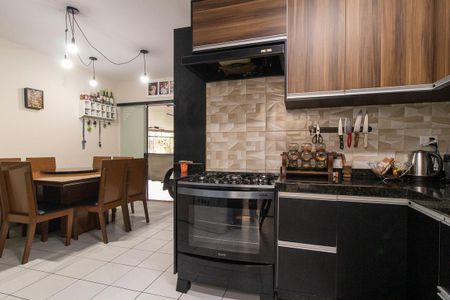 Casa para alugar com 410m², 6 quartos e 7 vagasCozinha - Armários