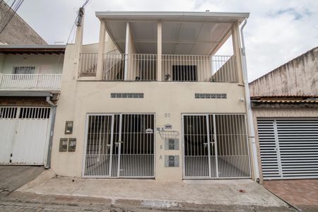 Casa para alugar com 100m², 2 quartos e sem vaga Casa para alugar com 100m², 2 quartos e sem vagaFachada