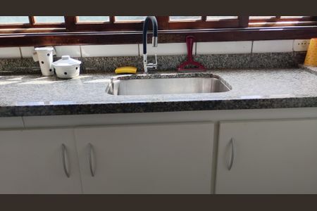 Casa para alugar com 255m², 3 quartos e 4 vagasCozinha 