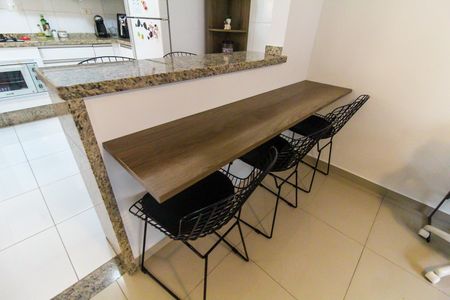 Casa de condomínio à venda com 78m², 3 quartos e 2 vagasSala