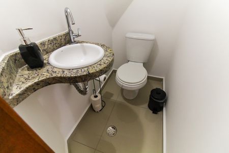 Casa de condomínio à venda com 78m², 3 quartos e 2 vagasLavabo