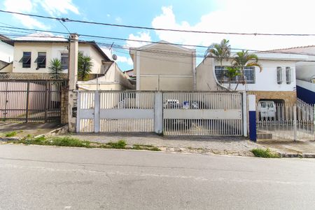 Casa de condomínio à venda com 78m², 3 quartos e 2 vagasFachada + Placa