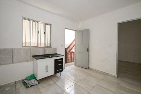 Cozinha de casa para alugar com 1 quarto, 24m² em Jardim Maria Duarte, São Paulo