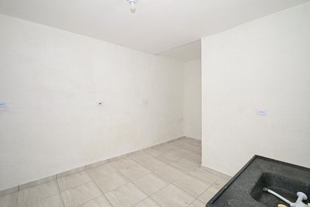 Cozinha de casa para alugar com 1 quarto, 24m² em Jardim Maria Duarte, São Paulo