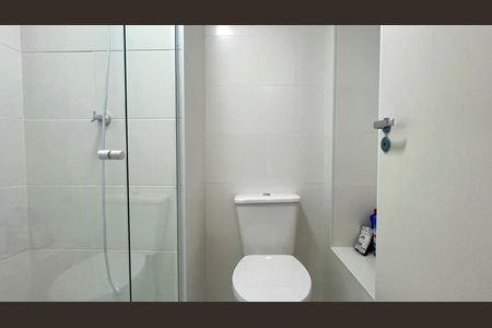 Banheiro de kitnet/studio para alugar com 1 quarto, 27m² em Pinheiros, São Paulo