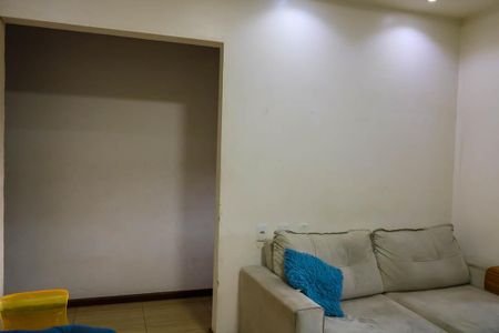 Casa de condomínio para alugar com 65m², 2 quartos e sem vagaSala