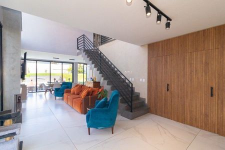 Casa de condomínio para alugar com 263m², 4 quartos e 4 vagasSala