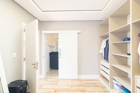 Casa de condomínio para alugar com 263m², 4 quartos e 4 vagasCloset 1