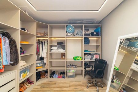 Casa de condomínio para alugar com 263m², 4 quartos e 4 vagasCloset 2