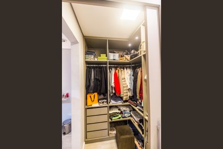 Apartamento para alugar com 100m², 2 quartos e 2 vagasCloset da suíte