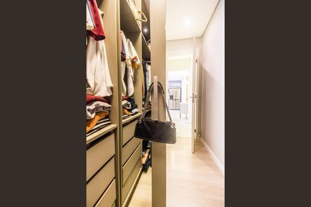 Apartamento para alugar com 100m², 2 quartos e 2 vagasCloset da suíte