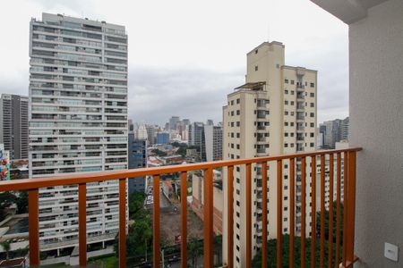 Varanda de kitnet/studio para alugar com 1 quarto, 25m² em Pinheiros, São Paulo