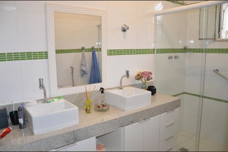 Casa à venda com 4 quartos, 220m² em São Francisco, Niterói
