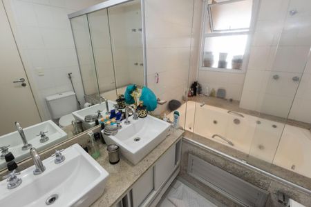 Apartamento à venda com 194m², 3 quartos e 3 vagasBanheiro da Suíte 1