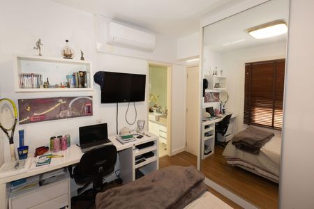 Apartamento à venda com 194m², 3 quartos e 3 vagasSuíte 2