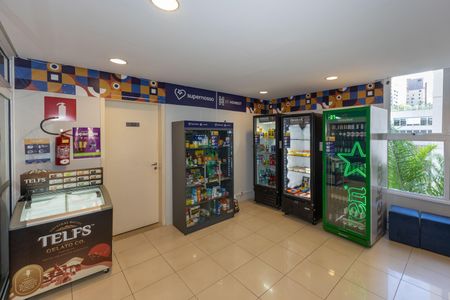 Apartamento à venda com 194m², 3 quartos e 3 vagasÁrea comum - Supermercado