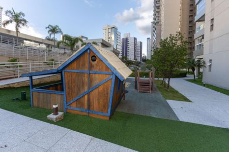 Apartamento à venda com 194m², 3 quartos e 3 vagasÁrea comum - Playground