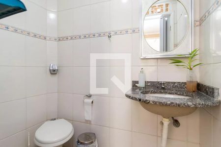 Banheiro de casa à venda com 3 quartos, 211m² em Vila Invernada, São Paulo