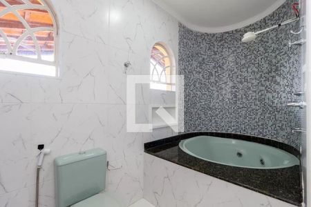 Casa à venda com 211m², 3 quartos e 3 vagasBanheiro