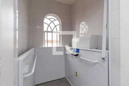 Casa à venda com 211m², 3 quartos e 3 vagasBanheiro