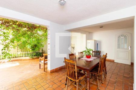Casa à venda com 211m², 3 quartos e 3 vagasÁrea externa