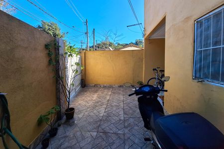 Casa à venda com 126m², 2 quartos e 1 vaga Casa à venda com 126m², 2 quartos e 1 vagaQuintal