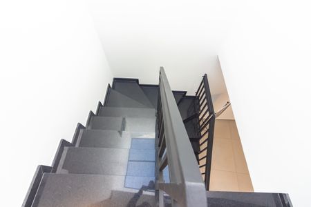 Casa à venda com 115m², 3 quartos e 2 vagasEscada