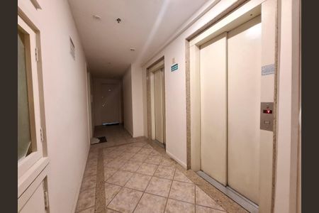Apartamento à venda com 40m², 1 quarto e 1 vagaHall do prédio 