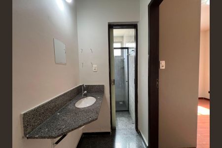 Apartamento para alugar com 70m², 3 quartos e 1 vaga Apartamento para alugar com 70m², 3 quartos e 1 vagaBanheiro Corredor