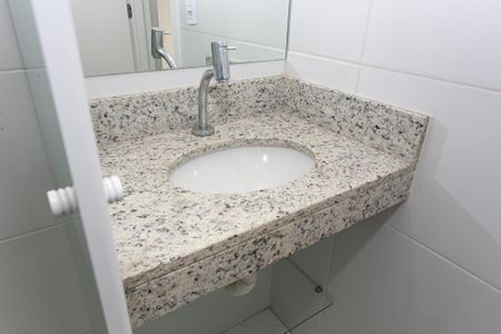 Casa de condomínio para alugar com 70m², 2 quartos e 1 vaga Casa de condomínio para alugar com 70m², 2 quartos e 1 vagaBanheiro da Suíte 2