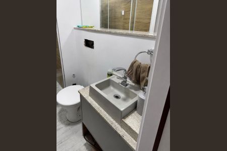 Banheiro de apartamento para alugar com 1 quarto, 46m² em Rubem Berta, Porto Alegre