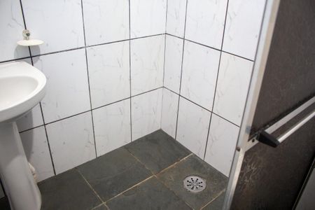 Casa para alugar com 55m², 2 quartos e 1 vaga Casa para alugar com 55m², 2 quartos e 1 vagaBanheiro 2