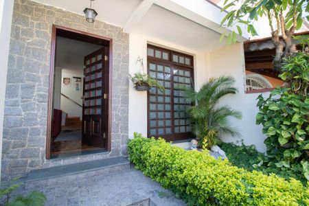 Casa à venda com 230m², 4 quartos e 5 vagas Casa à venda com 230m², 4 quartos e 5 vagasJARDIM