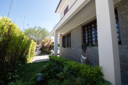 Casa à venda com 230m², 4 quartos e 5 vagas Casa à venda com 230m², 4 quartos e 5 vagasJARDIM
