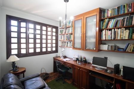 Casa à venda com 230m², 4 quartos e 5 vagas Casa à venda com 230m², 4 quartos e 5 vagasESCRITÓRIO