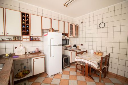 Casa à venda com 230m², 4 quartos e 5 vagas Casa à venda com 230m², 4 quartos e 5 vagasCOZINHA