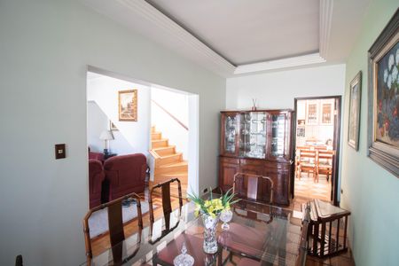 Casa à venda com 230m², 4 quartos e 5 vagas Casa à venda com 230m², 4 quartos e 5 vagasSALA DE JANTAR