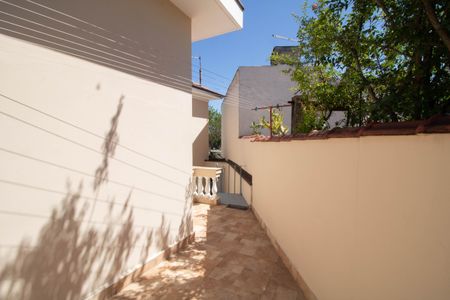 Casa à venda com 230m², 4 quartos e 5 vagas Casa à venda com 230m², 4 quartos e 5 vagasVARANDA DA ÁREA DE SERVIÇO